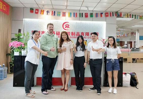 硅胶围兜|口水兜_2021年新款硅胶围兜迎国外大单